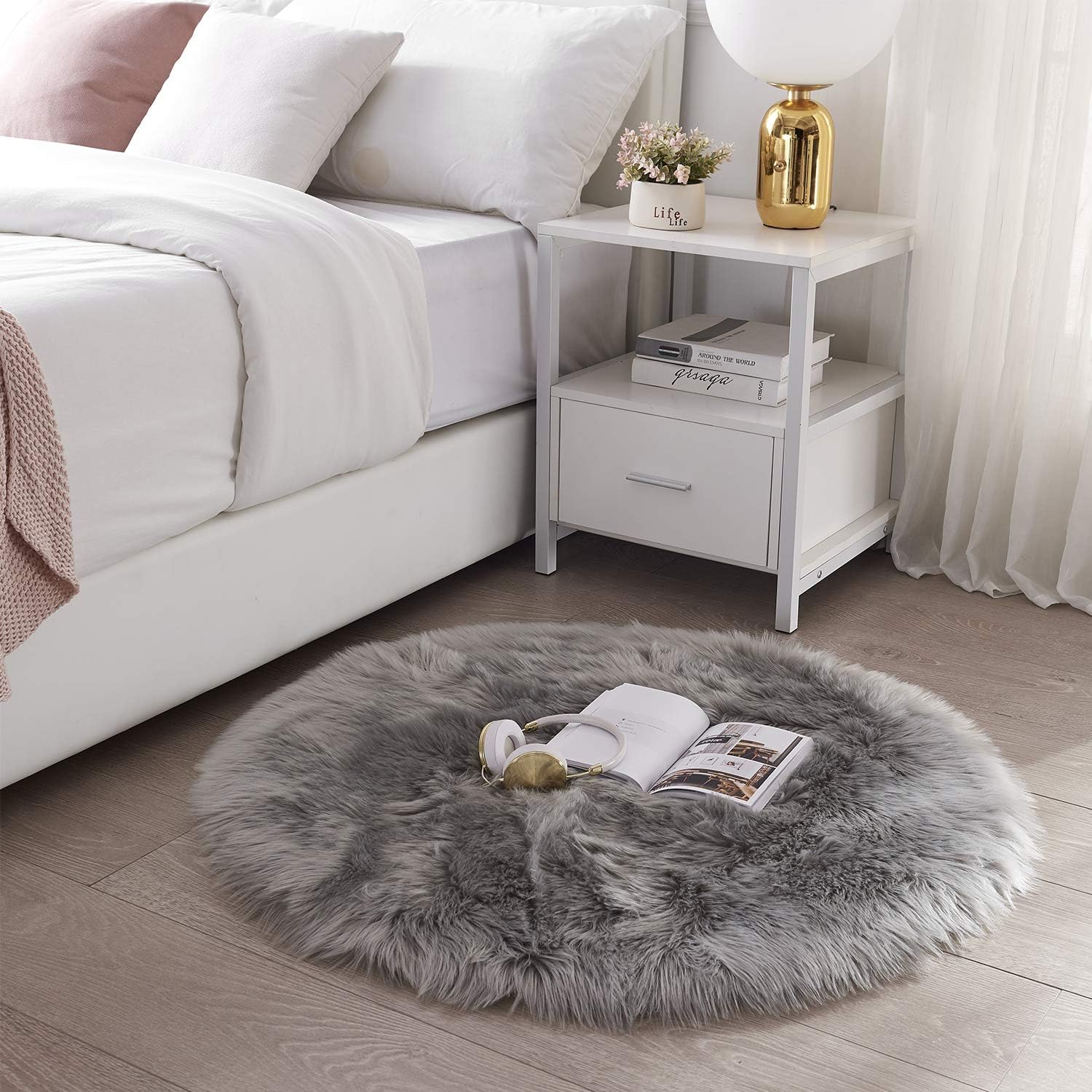 SERISSA Faux Sheepskin Shaggy Round Area Rug, 3' Circular Ultra-Soft Fluffy Floor Carpet for Bedroom, Kids Room & Nursery – Luxurious Light Grey Furry Decor
