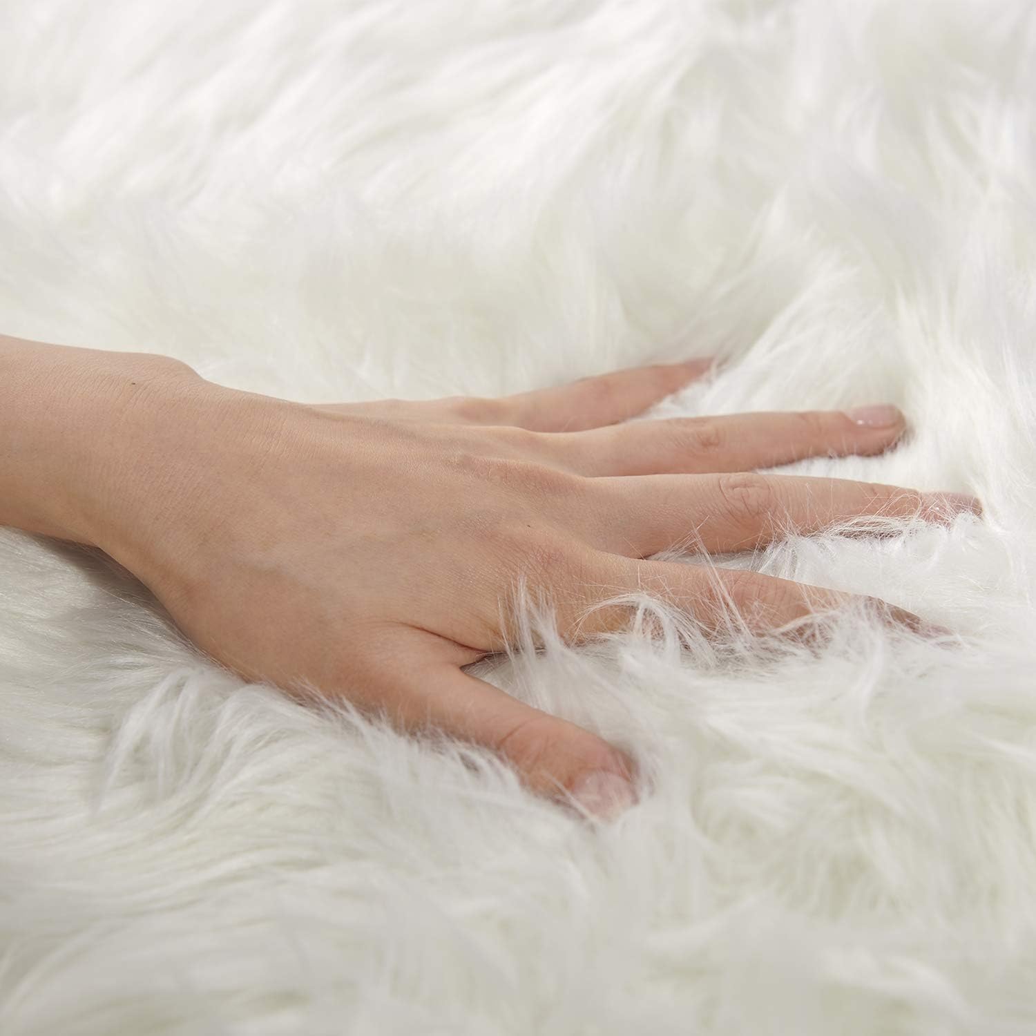 SERISSA Faux Sheepskin Shaggy Area Rug, 2'x3' Luxurious White Furry Accent Rug & Seat Pad for Bedroom, Living Room, Sofa Decor & Chair Cover