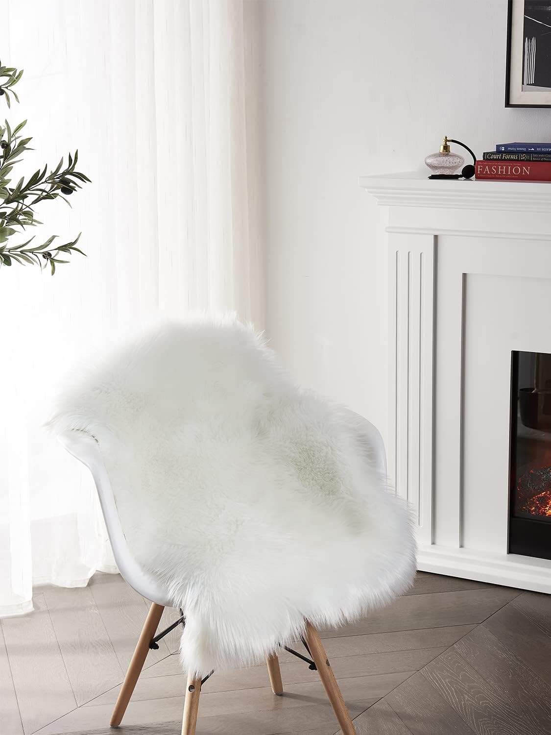 SERISSA Faux Sheepskin Shaggy Area Rug, 2'x3' Luxurious White Furry Accent Rug & Seat Pad for Bedroom, Living Room, Sofa Decor & Chair Cover